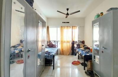 Shared Room for Girls & Boys Paying Guest in 2 BHK Flat/Apartment in Oshiwara Aster CHS, Andheri West, Mumbai